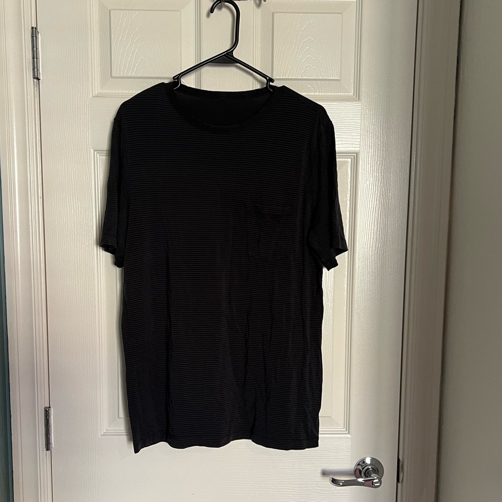 Vuori Men’s Linear Tech Tee